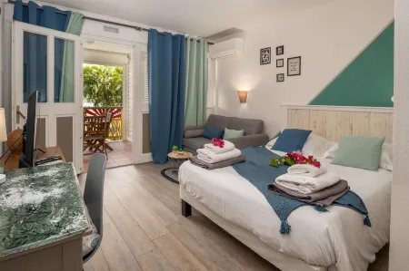 A haven of peace between pool and beach