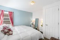 King Bed | Private Parking | Strong WiFi