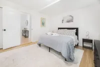 Spaciously Convenient Lake House 4 BR, 2 BA, Unit2 Hotels in Braintree