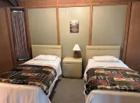 Eagle River Apple Tree House - Cozy 2-bedroom house - Sleeps 6