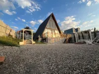 Charming 2-bedroom bungalow with WiFi, AC in serene Qechresh Hotels in Guba