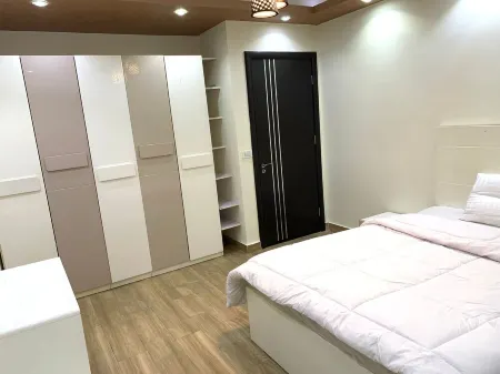 00201014846728 Ground floor apartment with garden and free use swimming pool Отели рядом с достопримечательностью «Cairo University - Sheikh Zayed Campus»