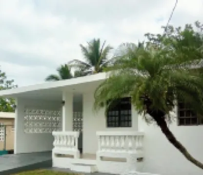 3-bedroom house in Dorado neighborhood with WiFi, AC