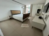Spacious 5-bedroom house in charming Brasília with WiFi, AC فنادق في Lago Sul