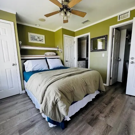 Renovated 2bed 2bath condo 2min to Fort Myers & Sanibel Beaches with WiFi, AC
