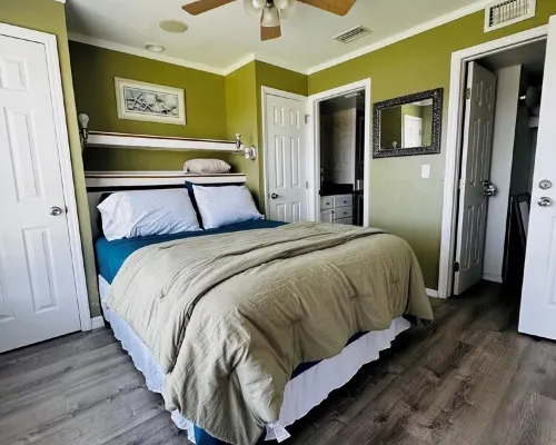 Renovated 2bed 2bath condo 2min to Fort Myers & Sanibel Beaches with WiFi, AC Hotels in Iona