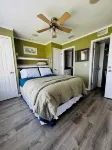 Renovated 2bed 2bath condo 2min to Fort Myers & Sanibel Beaches with WiFi, AC