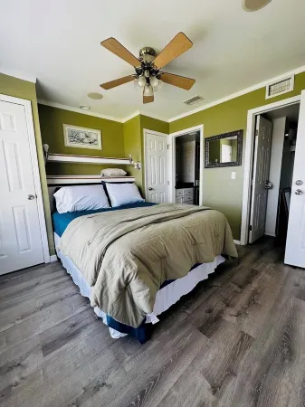 Renovated 2bed 2bath condo 2min to Fort Myers & Sanibel Beaches with WiFi, AC