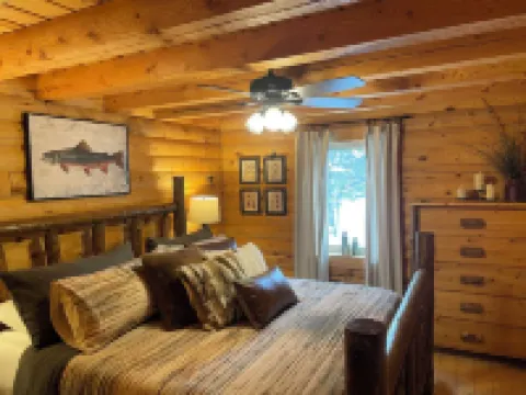 Bear Necessities Lodge on Ski Mountain • Fire Pit, Wraparound Deck & Wildlife