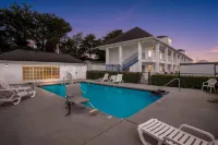 Baymont by Wyndham Forest City - piscina