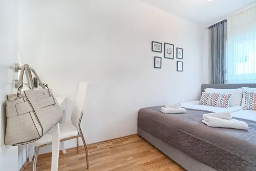 Beautiful modern 1 BR apartment 100 meters to ocean Hotels in Kastel Stafilic