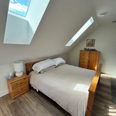 Welcome to The Ferns in Cobble Hill! Quiet, clean and functional bachelor suite.