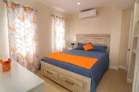 Family-Friendly Charm at Xoop Homes: Ixora Cozy, Convenient, and Close to It All Hotels in Osbourn