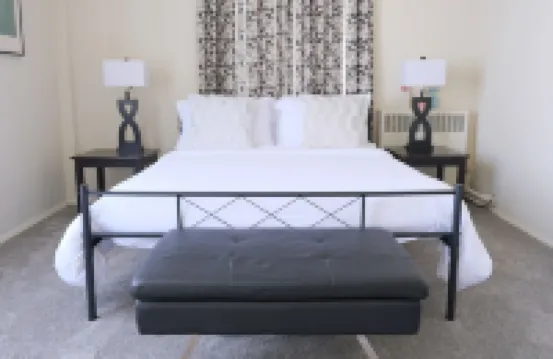 Spacious 2-bedroom in the miracle mile