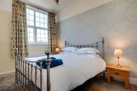 Unique Carnegie Library Apartment Отели в г. Суинтон