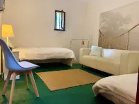 4 BEDROOM VILLA IN MONTAUROUX - STUNNING VIEWS. MINI-POOL & HUGE RUSTIC GARDEN Hotels in Montauroux