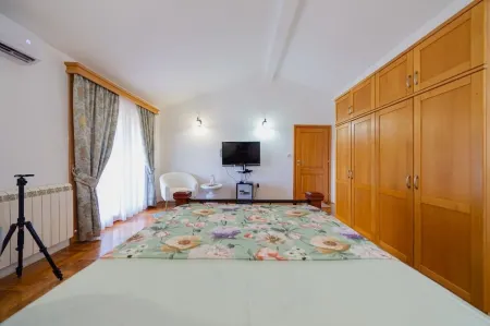 Charming 3-bedroom villa with AC and WiFi in lovely Podgorica