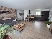 Maison de Style Industriel Hotels in Eyrans