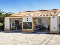 House Countryside with view on the Dam, with Pool, lawn, Barbecue, porch Hotels in Montargil