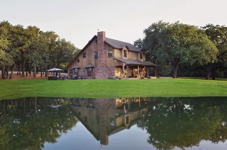 4-bedroom farmhouse in charming Burleson with WiFi, AC. Book now