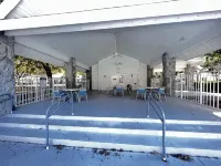 Quiet community, 40 min from the beach, 20 min from theme parks. Newly Renovated