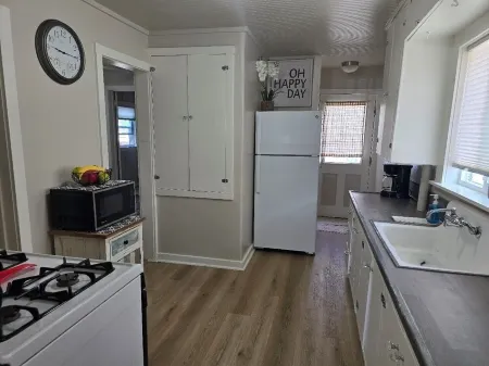 Charming 2-bedroom cottage in Craig--Walk to Shops, Dining & Downtown Activities Отели в г. Крейг