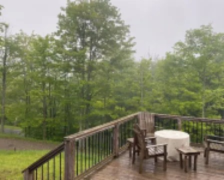 Cozy retreat in Old Timberline close to great hiking and skiing. Pet Friendly!