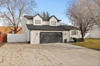 Spacious Home Near Ski Resort-3 Livingrooms, 2King Beds-2Gbfiber-Gameroom-HotTub
