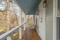 Whole Modern House on Trestle Trail 로즈데일 호텔