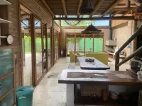 House with pool close to the beach in Barra do Sahy! Hotels in Barra do Sahy