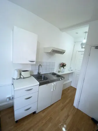 Double bed Studio Near Central London With Smart TV