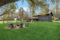 Open Sky Retreat - Hot Tub, Fire Pit, Large Yard, Comfy & Family Friendly Hotels near Glacier Park International Airport