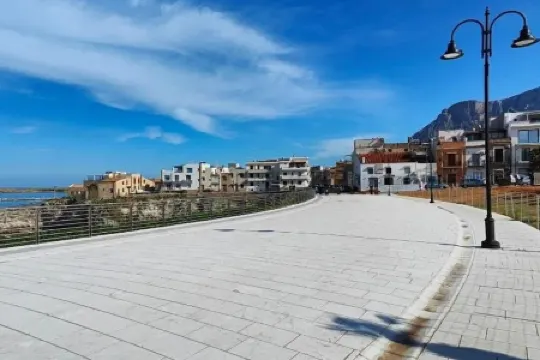 Sweet World - Family Room with Terrace Near the Beach
