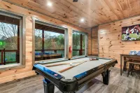Game Room, Movie Theater, Deck w Hot Tub Views! Smoky Horizon by AvantStay