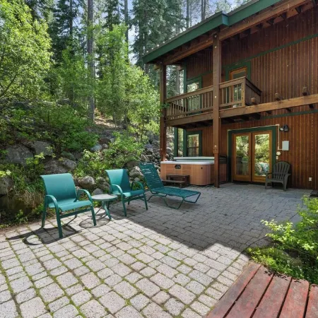 Spacious Donner Lakeview Home