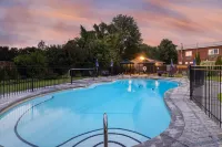 Best Western Parkway Inn  Conference Centre - piscine