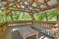 Serene Green Forest Hideaway w/ Spacious Yard Các khách sạn ở Hickory Township