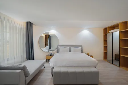 Plaza Athenee Hotel Отели рядом с достопримечательностью «National Evangelical Church»