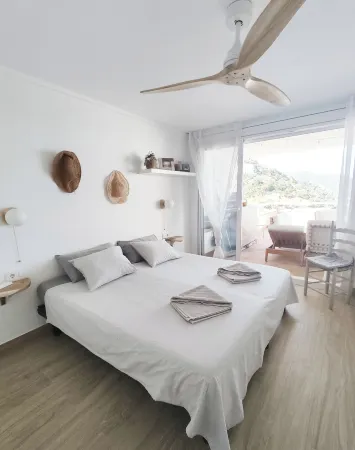 Thegoldsand Salions, Tossa de MarApartment in private cove.