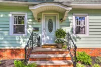 Bright Parma Home w/ Outdoor Space < 10 Mi to Dtwn
