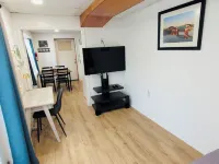 Charming  1-bedroom apartment in peaceful Dayton with WiFi, AC. Hotels in Dayton