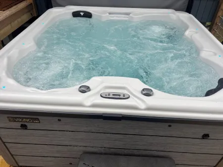 3-bedroom modern mid century cabin! Hot tub, fire pit and lake front