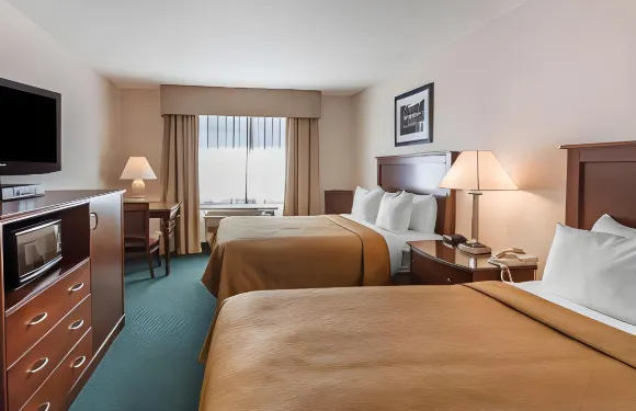 品質酒店及套房 斯廷博特斯普林斯