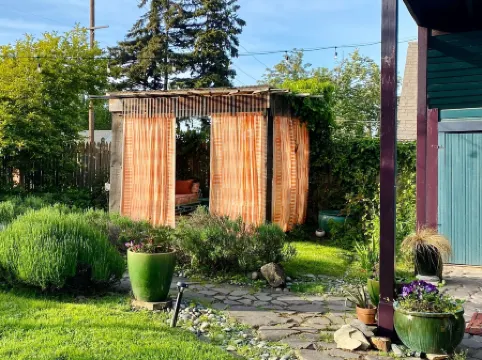 Victorian on Garden Best Location in Town