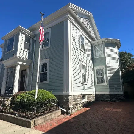Charming Victorian Home Downtown Newport
