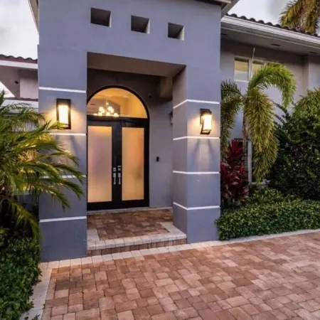 "Luxury waterfront mansion with large pool" Near clear water & sandy beaches !