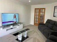 Central 3 Bed home with pool, EV Charger and unlimited free Wi-Fi