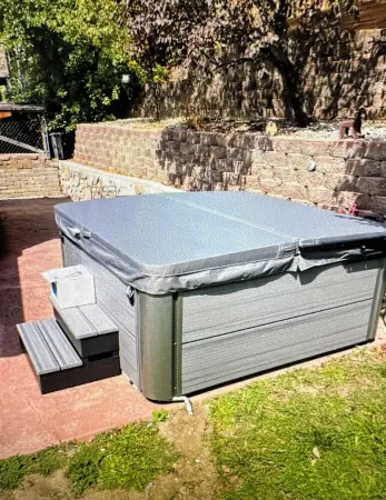 Spacious MTN Retreat Near Ski Resorts, hot tub, home office, and Pet-Friendly