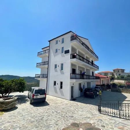 Ishëm Greenview Apartments