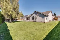 6 Mi to Dtwn Yakima: Central Washington Home